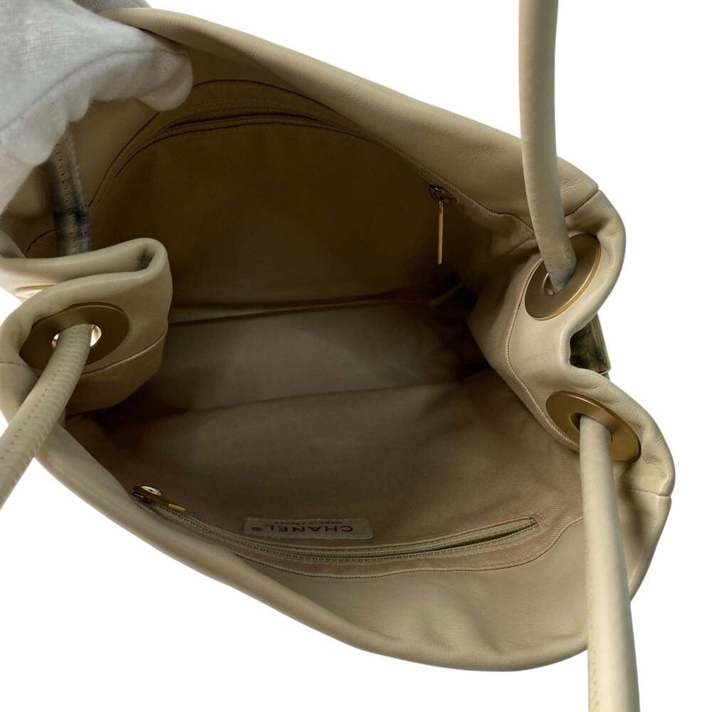 CHANEL White Lambskin Leather Tote Bag - Picture 7 of 16